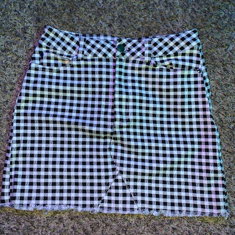 Checkered mini skirt!